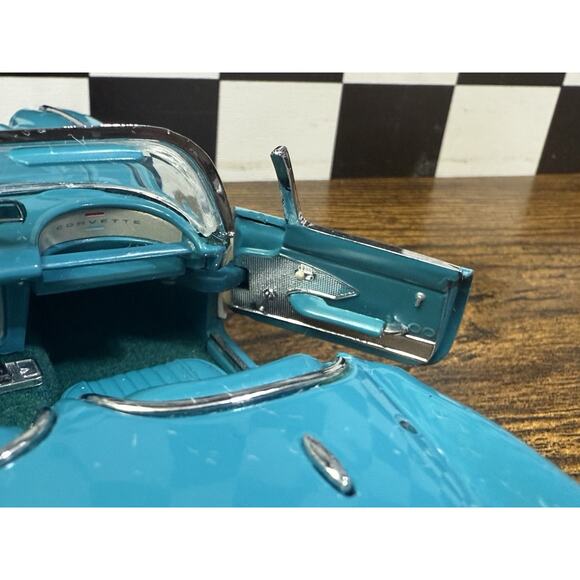 1960 Corvette Convertible Turquoise Diecast Car- Franklin Mint- READ DESCRIPTION - Picture 8 of 16
